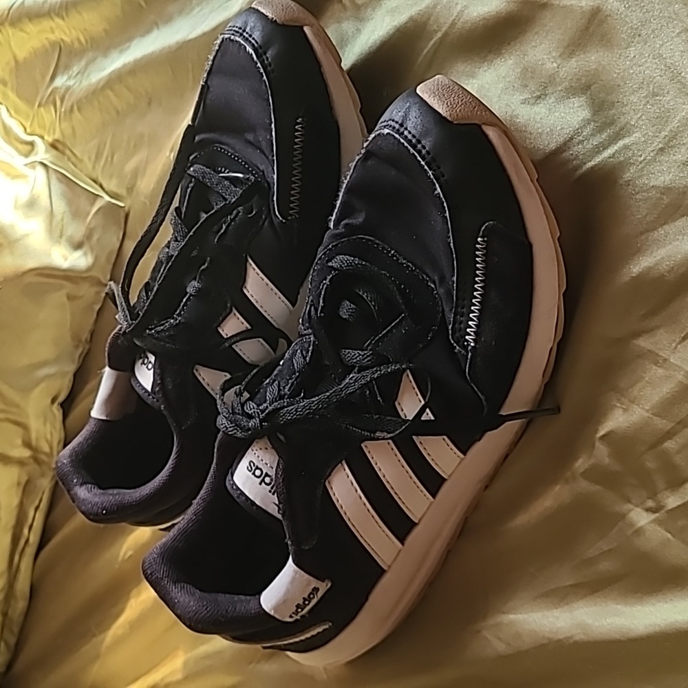 Adidas Retrorun shoes